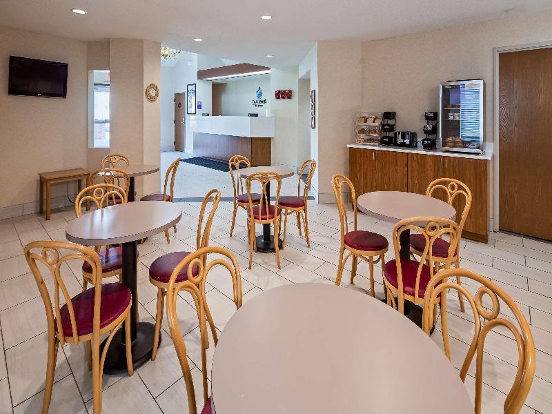 Charlevoix Inn & Suites SureStay Collection by Bes image