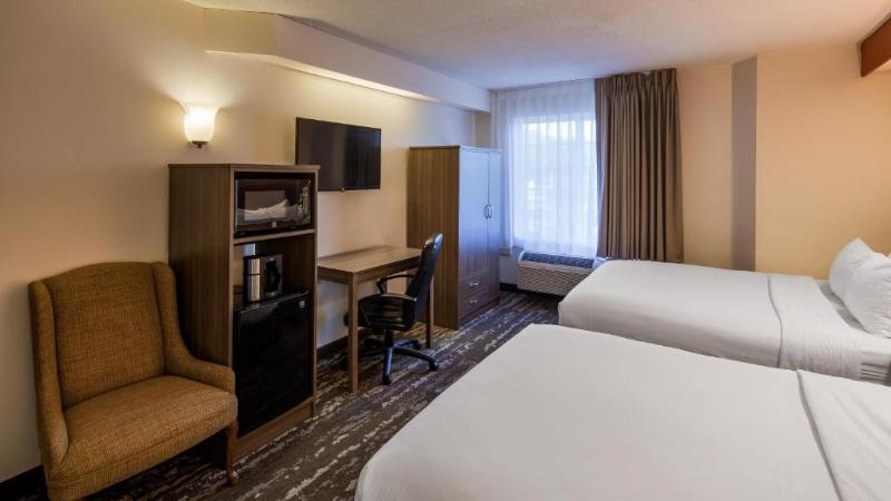 Charlevoix Inn & Suites SureStay Collection by Bes image