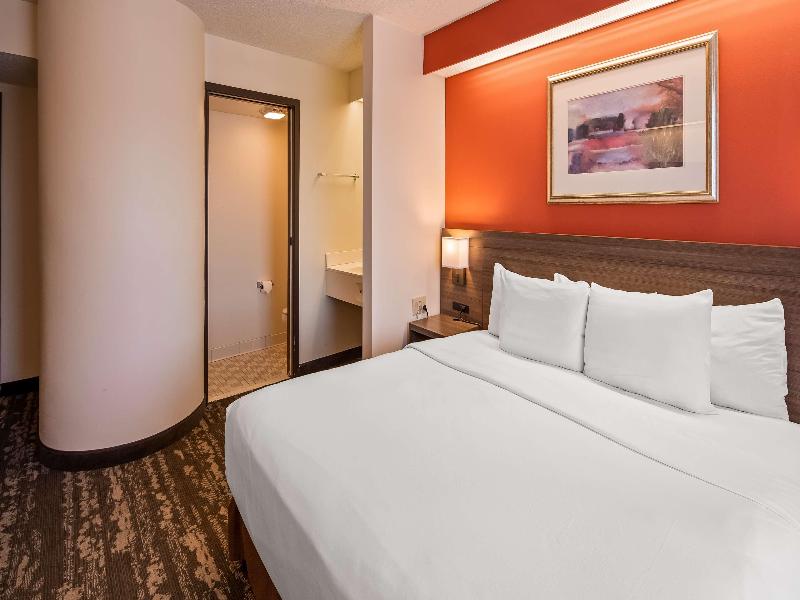 Charlevoix Inn & Suites SureStay Collection by Bes image