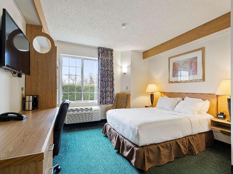 Charlevoix Inn & Suites SureStay Collection by Bes image