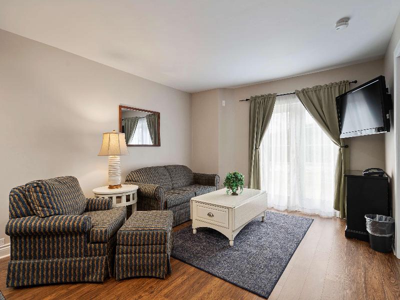 Charlevoix Inn & Suites SureStay Collection by Bes image