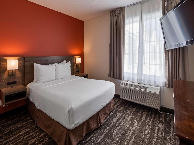 Charlevoix Inn & Suites SureStay Collection by Bes image