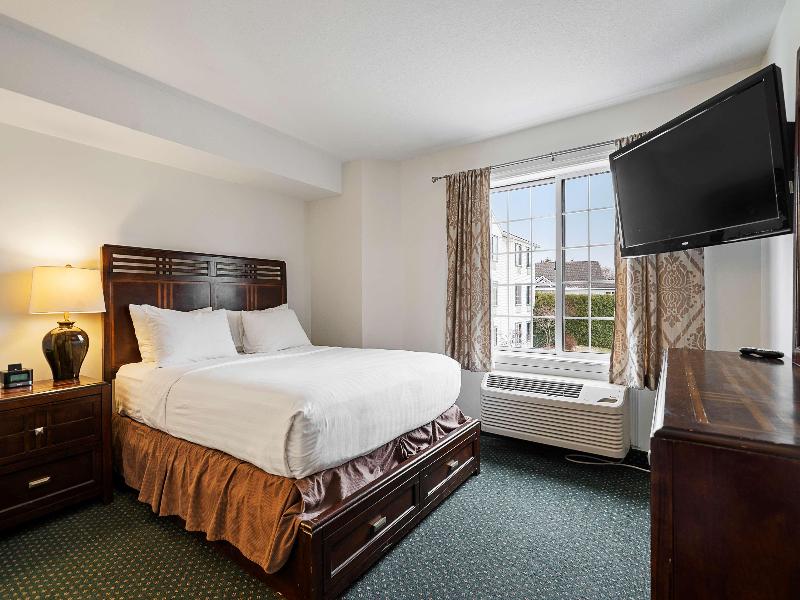 Charlevoix Inn & Suites SureStay Collection by Bes image