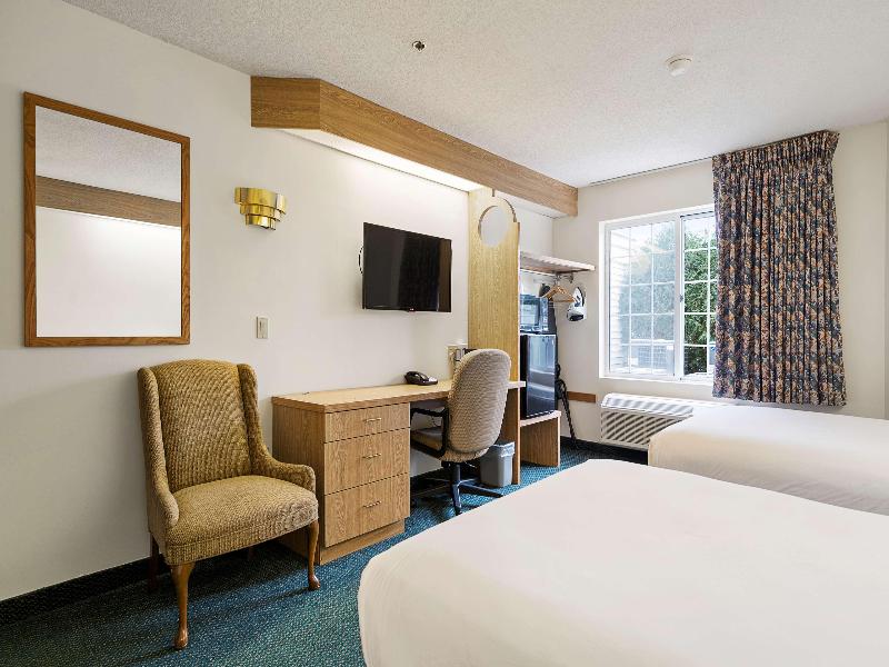 Charlevoix Inn & Suites SureStay Collection by Bes image