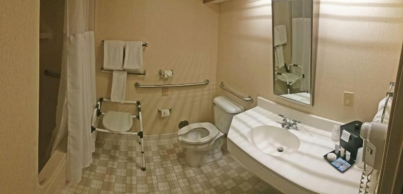 Charlevoix Inn & Suites SureStay Collection by Bes image