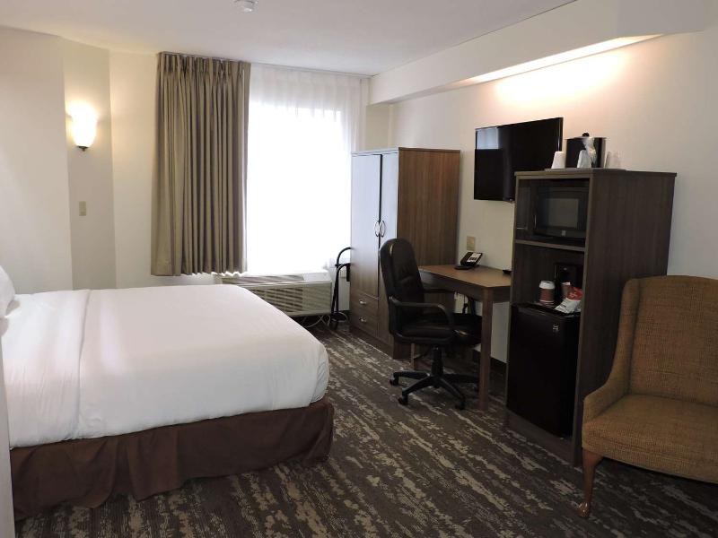Charlevoix Inn & Suites SureStay Collection by Bes image