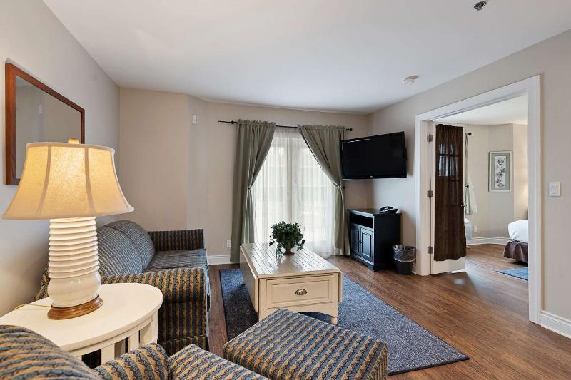 Charlevoix Inn & Suites SureStay Collection by Bes image