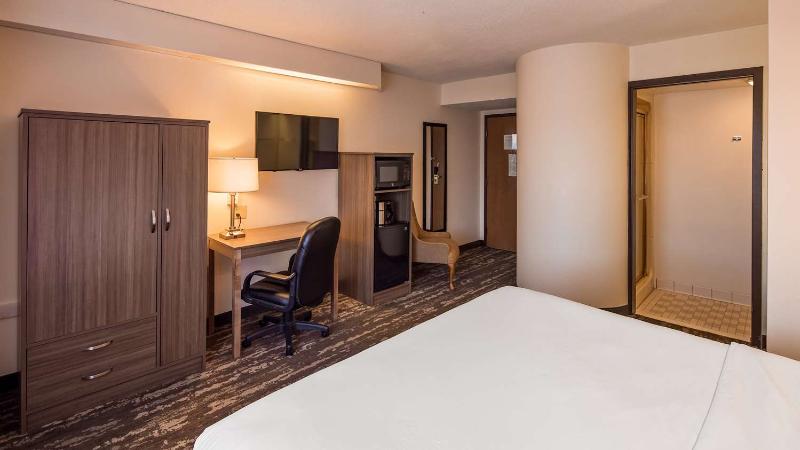 Charlevoix Inn & Suites SureStay Collection by Bes image