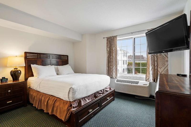 Charlevoix Inn & Suites SureStay Collection by Bes image