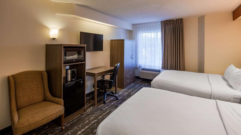 Charlevoix Inn & Suites SureStay Collection by Bes image