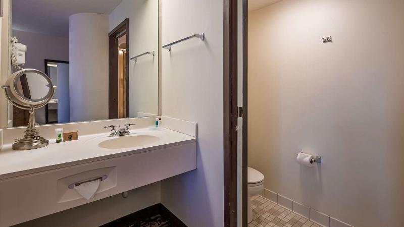 Charlevoix Inn & Suites SureStay Collection by Bes image