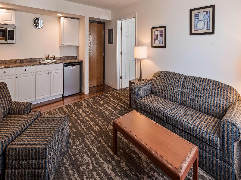 Charlevoix Inn & Suites SureStay Collection by Bes image
