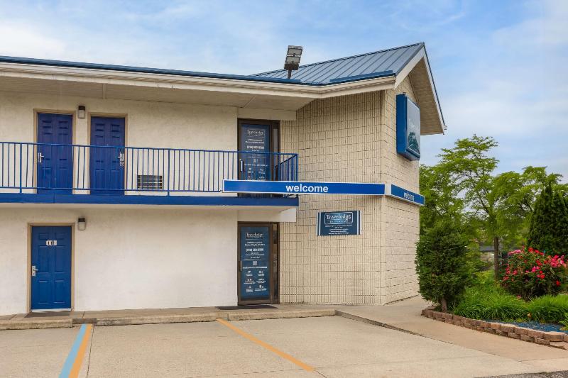 Travelodge By Wyndham Madison Heights Mi - Image 3