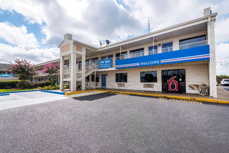 Motel 6 Anniston, AL image