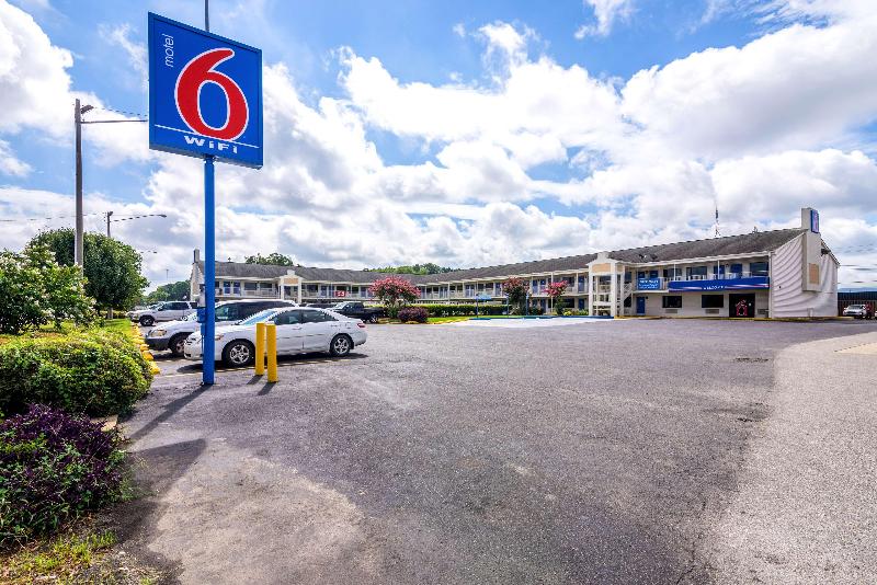 Motel 6 Anniston, AL image