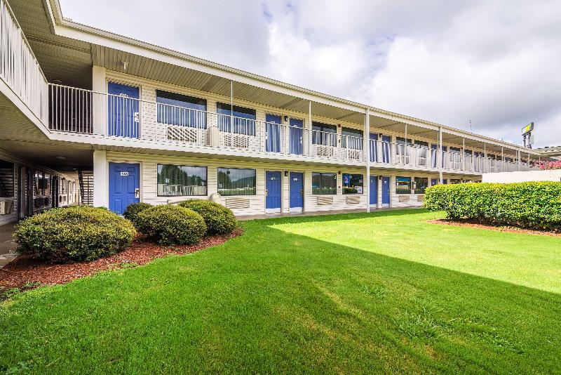 Motel 6 Anniston, AL image