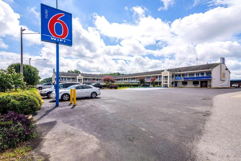 Motel 6 Anniston, AL image