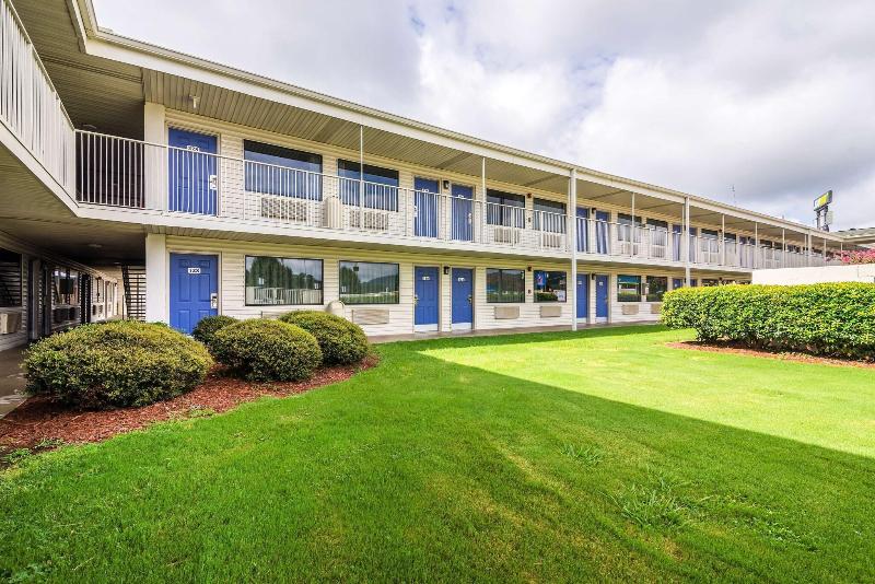 Motel 6 Anniston, AL image