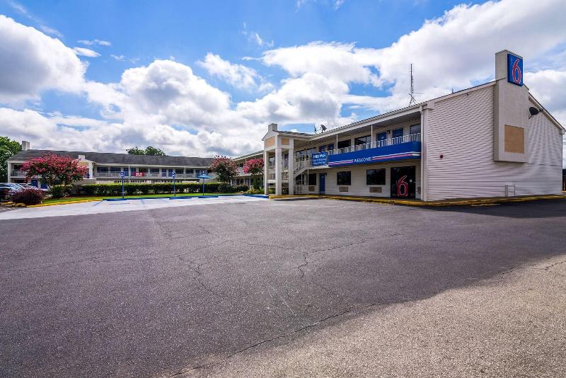 Motel 6 Anniston, AL image