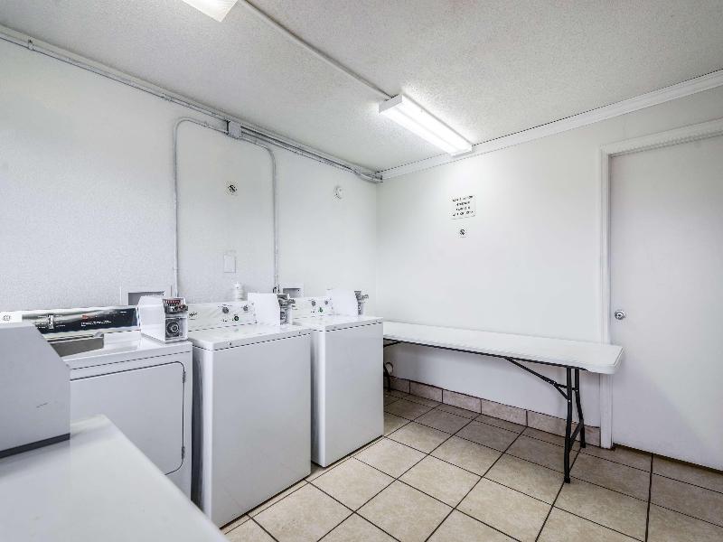 Motel 6 Anniston, AL image
