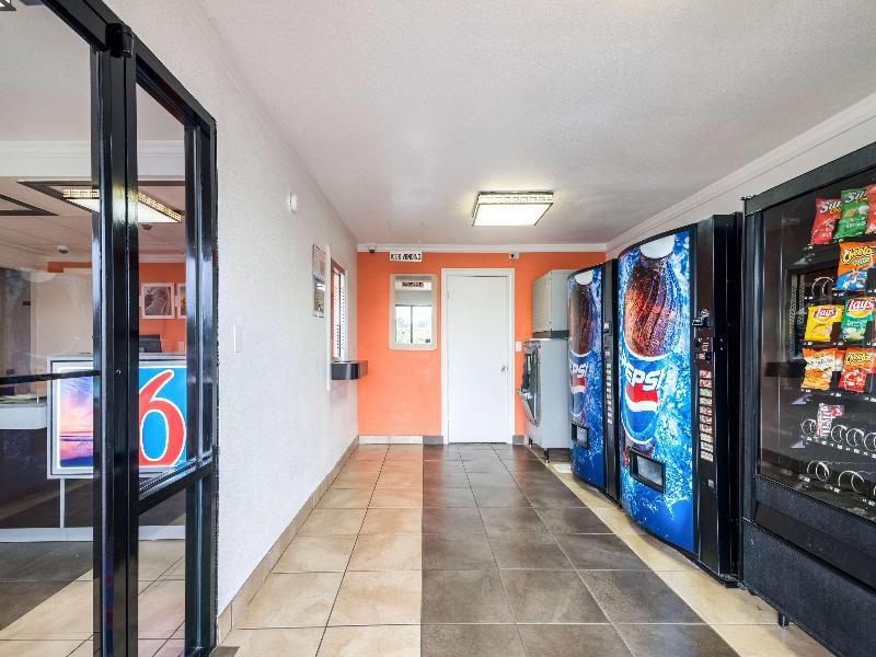 Motel 6 Anniston, AL image