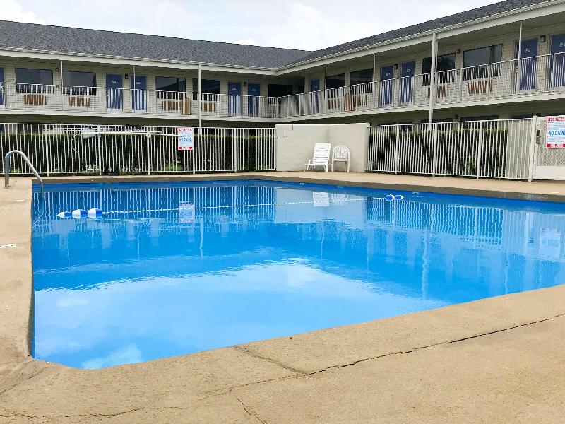 Motel 6 Anniston, AL image