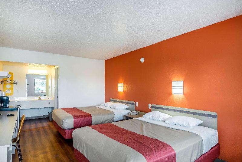 Motel 6 Anniston, AL image