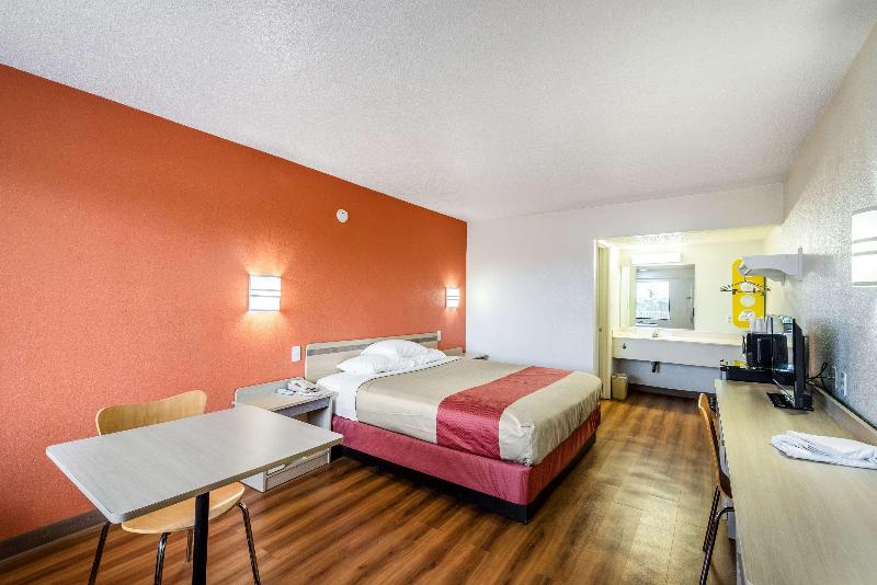 Motel 6 Anniston, AL image