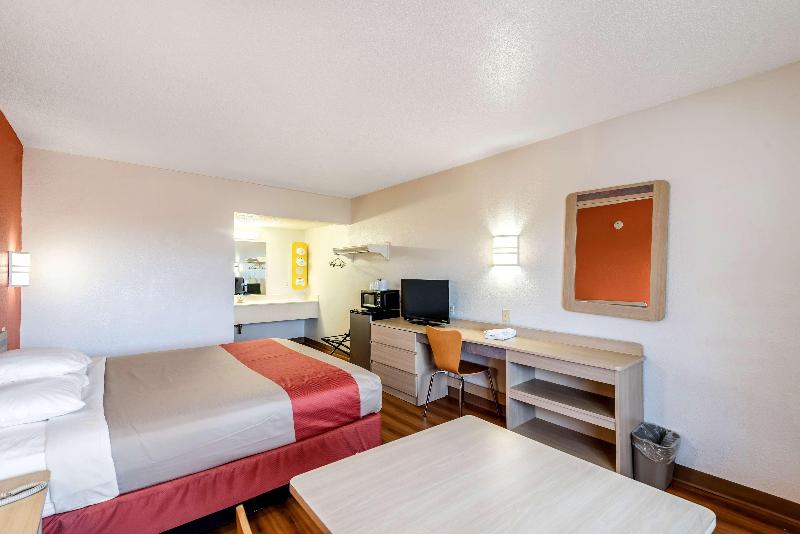 Motel 6 Anniston, AL image