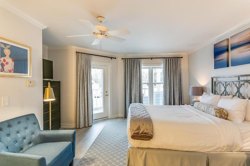 The Geneva Inn image