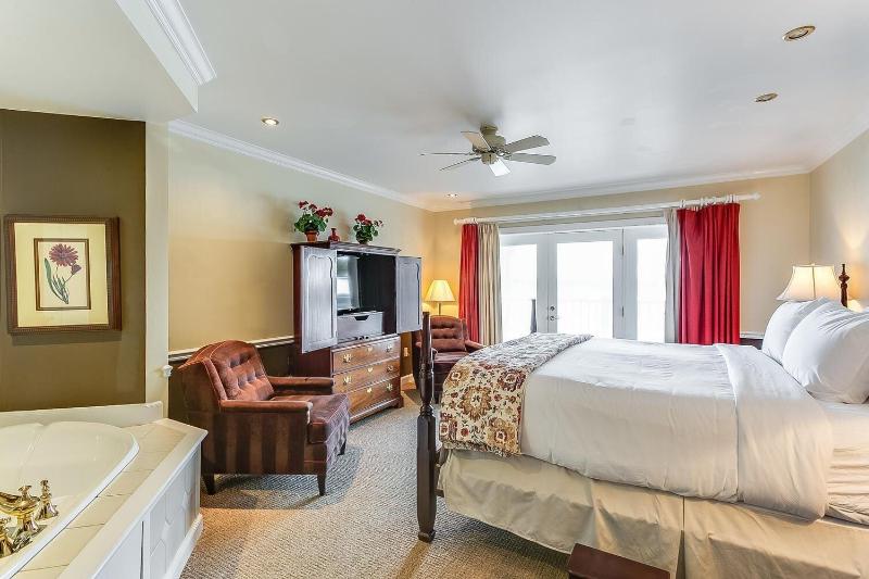 The Geneva Inn image