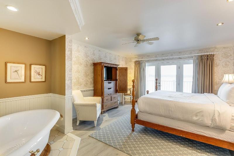 The Geneva Inn image
