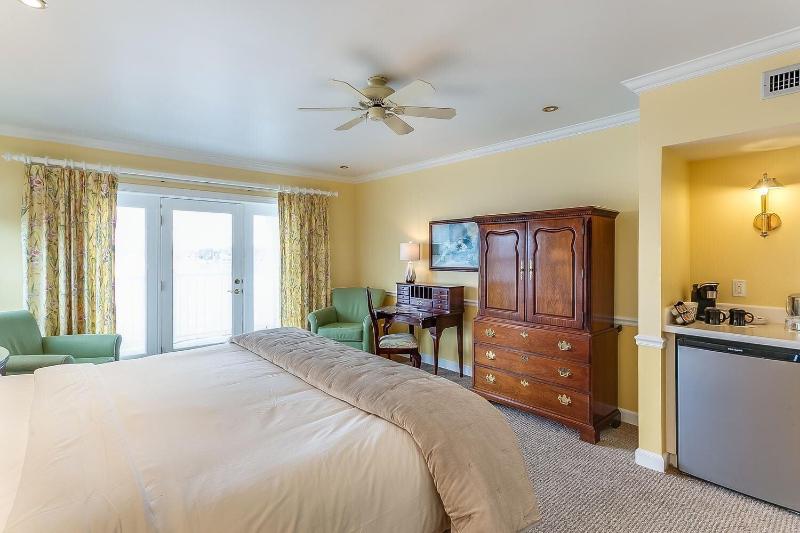 The Geneva Inn image