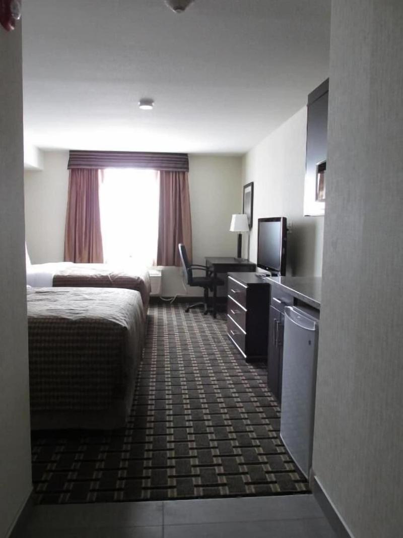 Sigma Inn & Suites Melville image