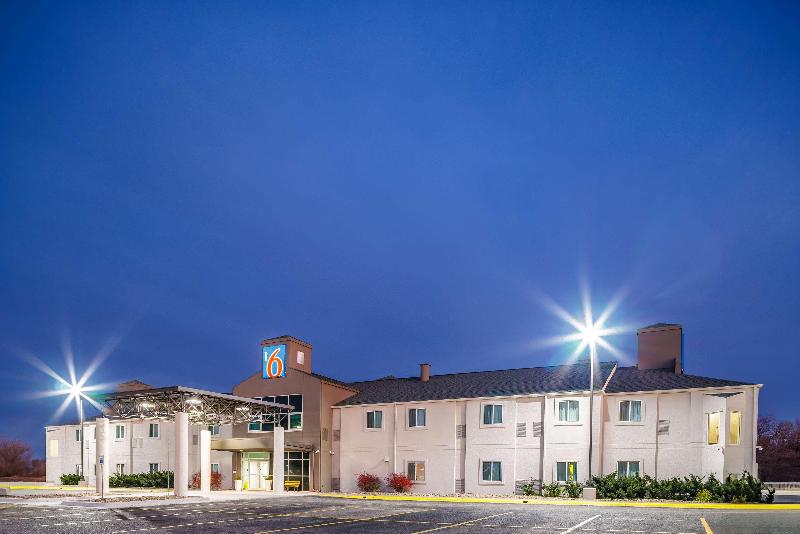 Motel 6 Grand Island, NE image