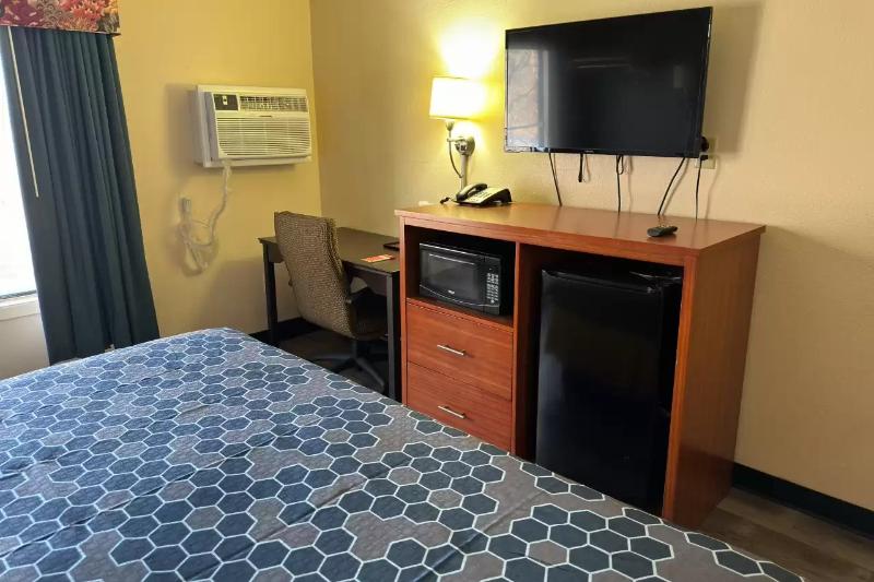 Ember Inn Suites — photo 16
