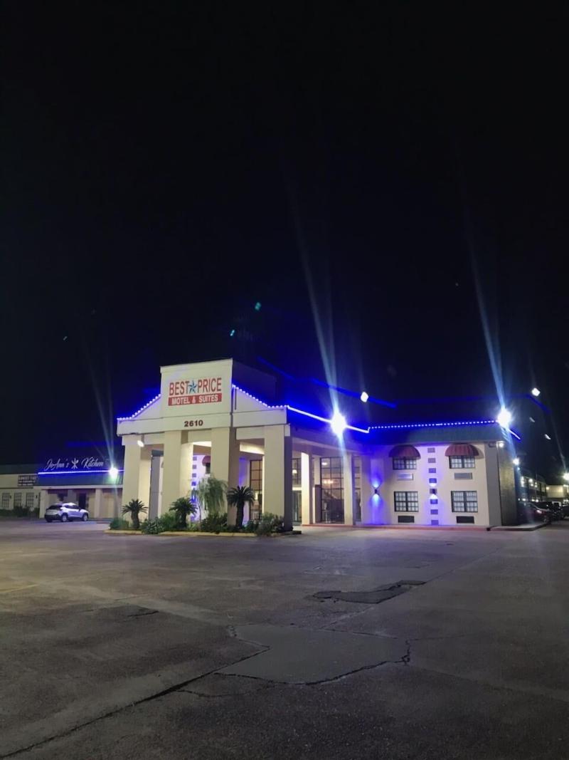 Best Price Motel And Suites image