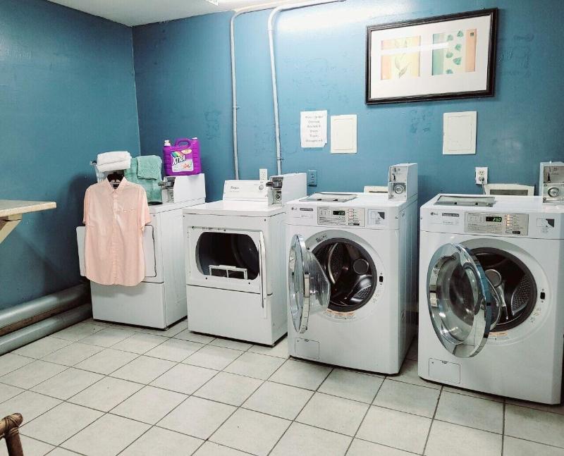 Best Price Motel And Suites image