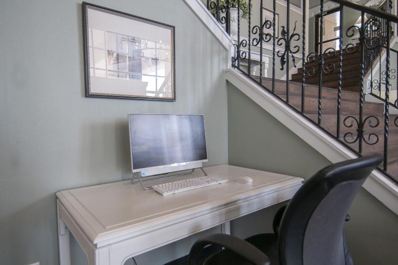 Best Price Motel And Suites image