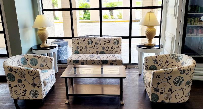 Best Price Motel And Suites image
