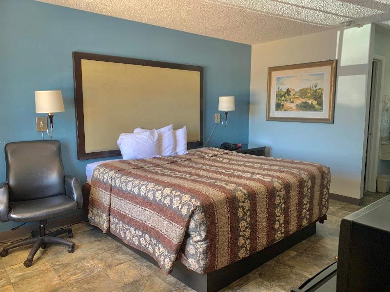 Best Price Motel And Suites image