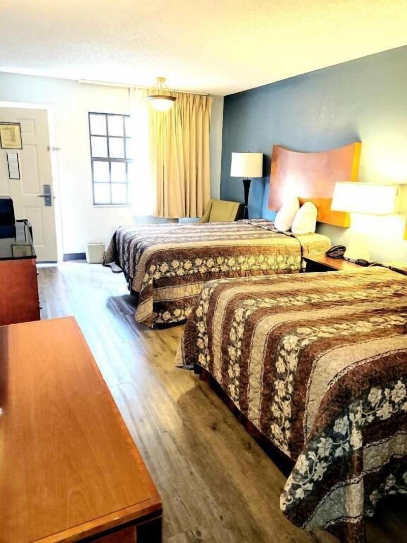 Best Price Motel And Suites image