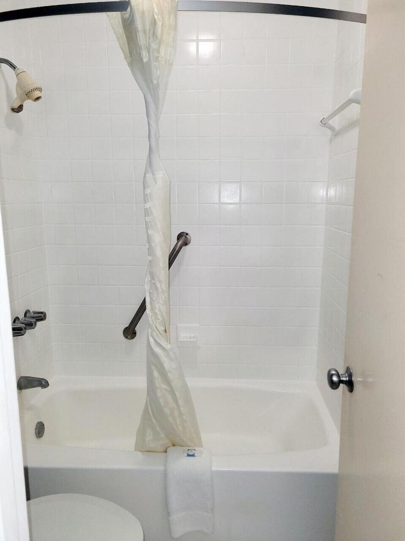 Best Price Motel And Suites image