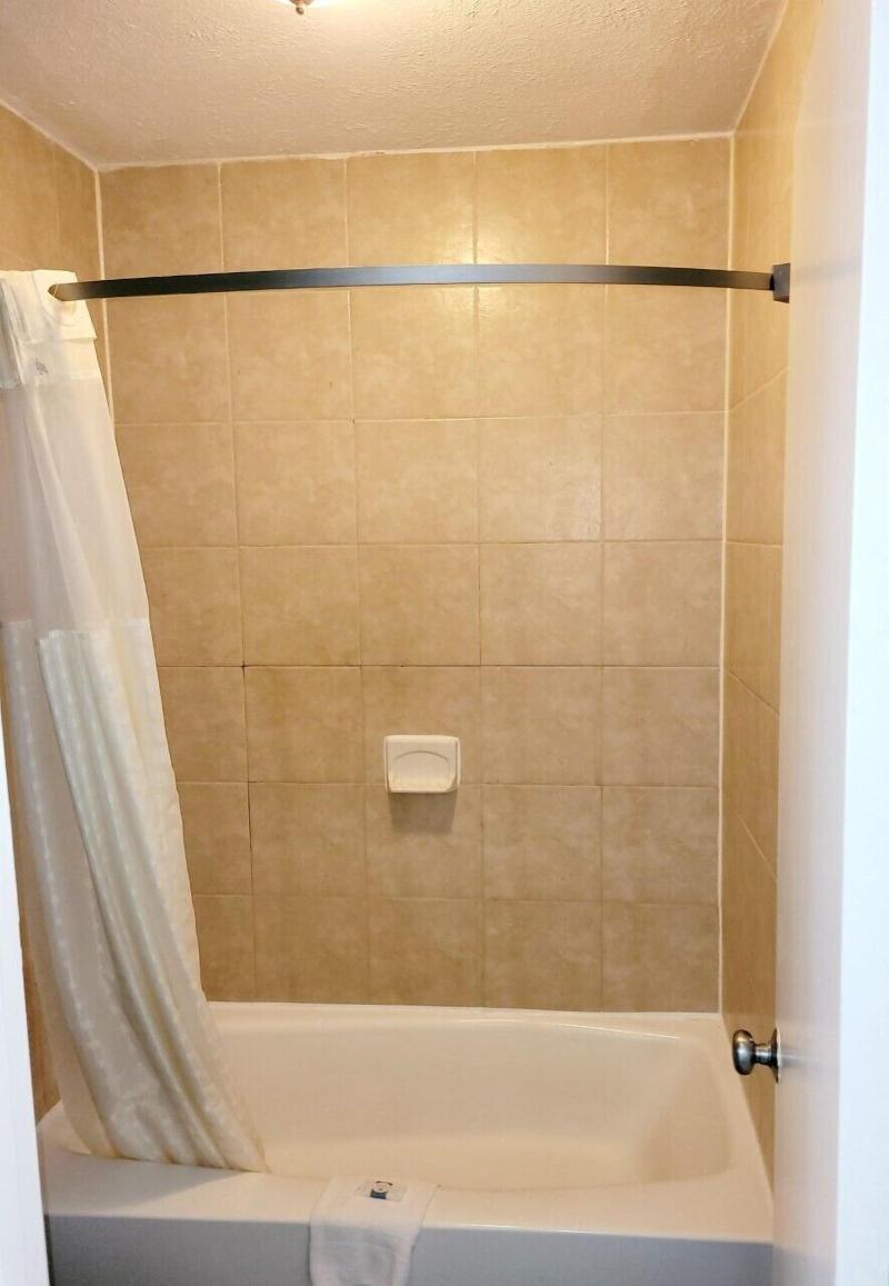 Best Price Motel And Suites image