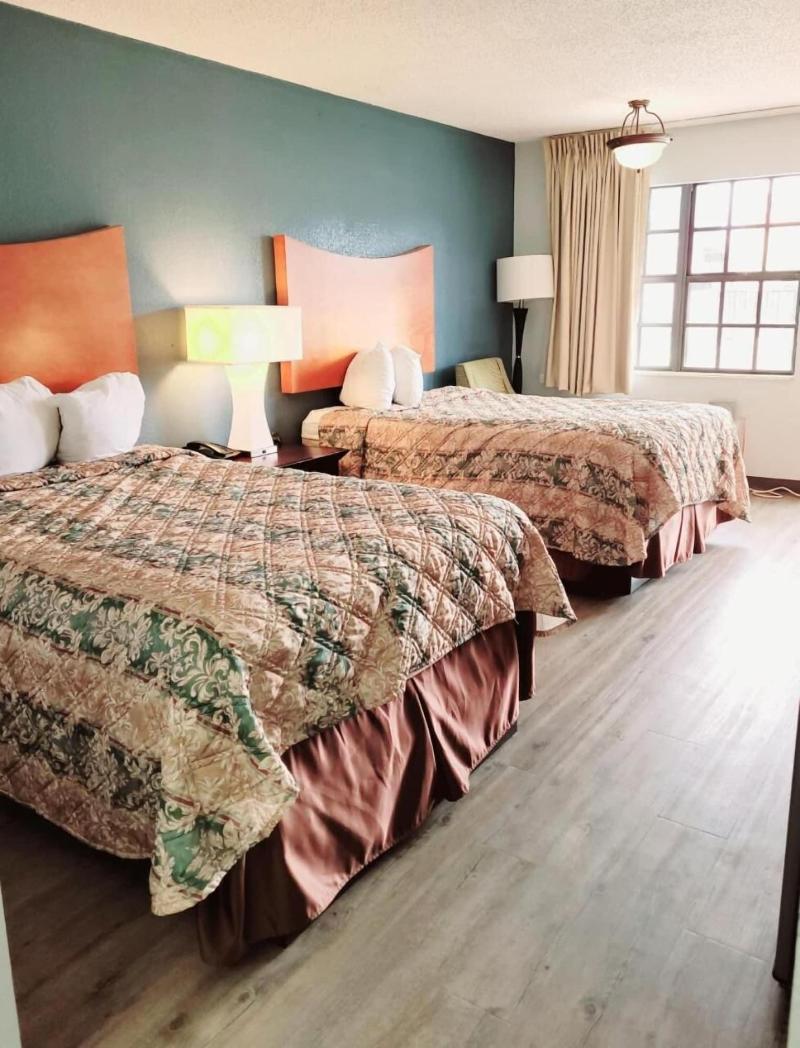 Best Price Motel And Suites image