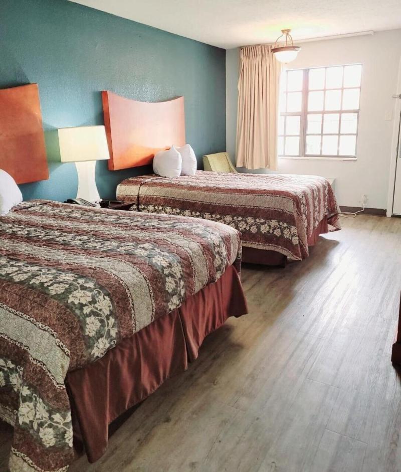 Best Price Motel And Suites image
