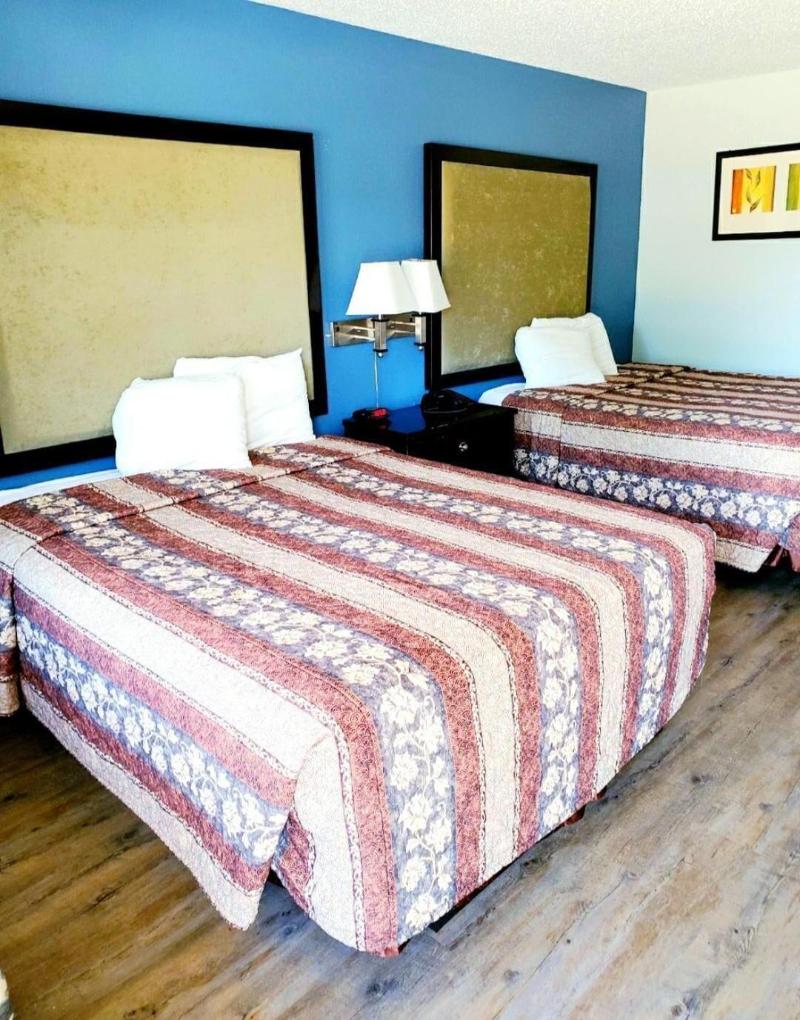 Best Price Motel And Suites image