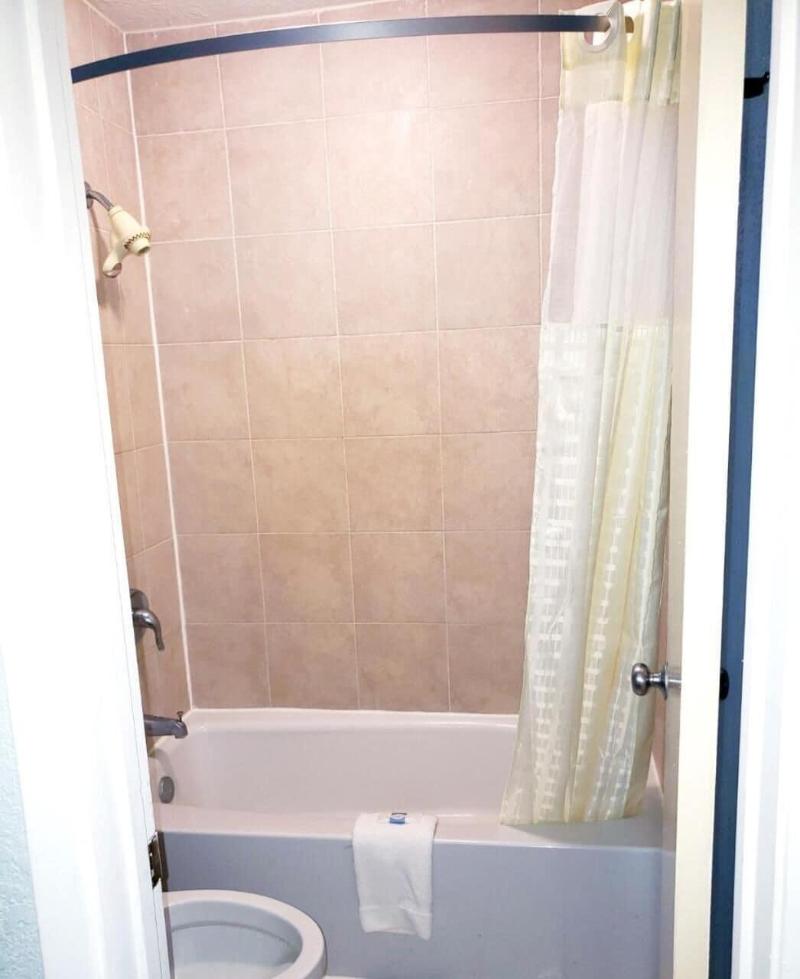 Best Price Motel And Suites image