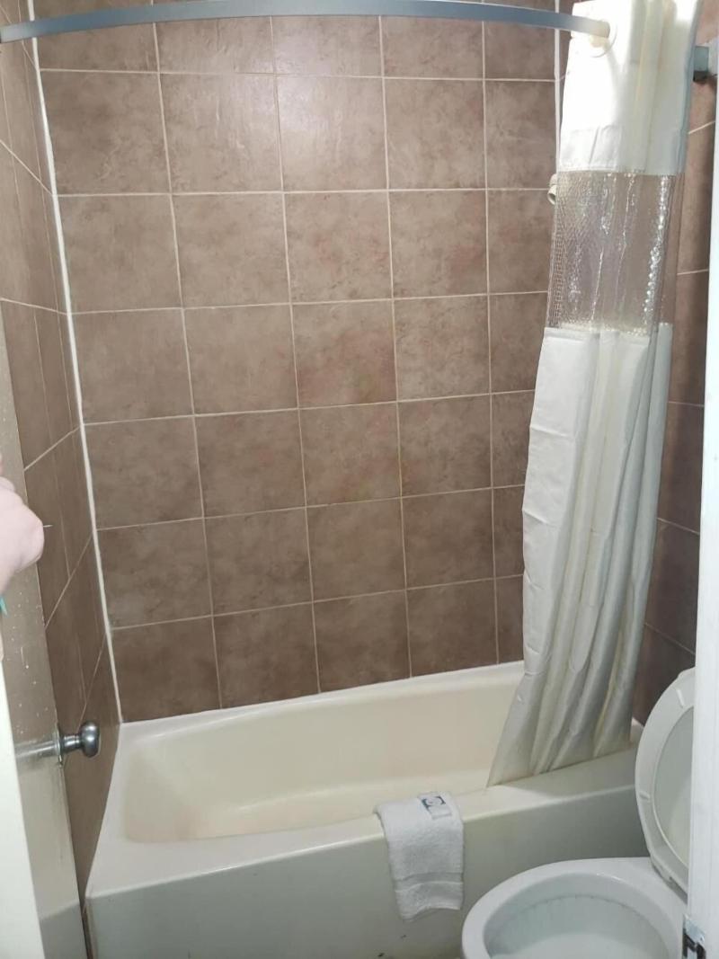 Best Price Motel And Suites image