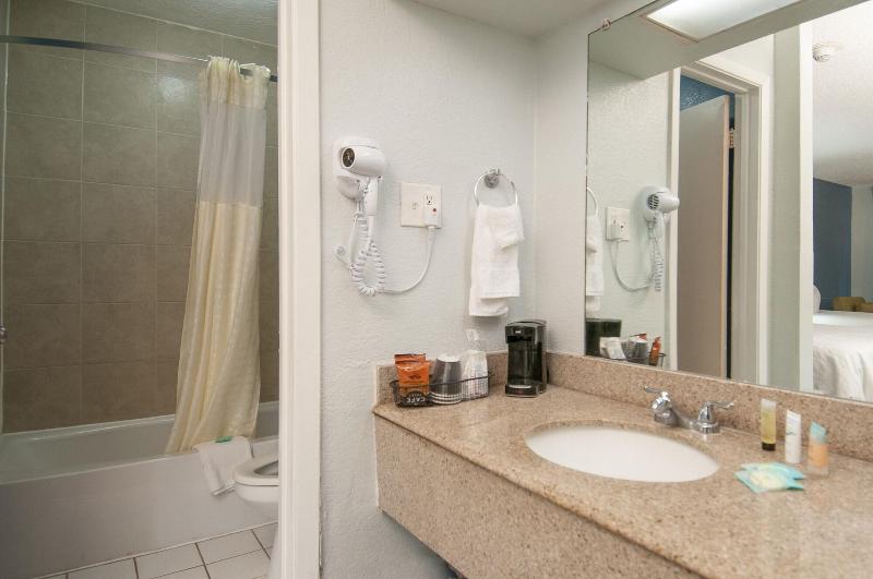Best Price Motel And Suites image
